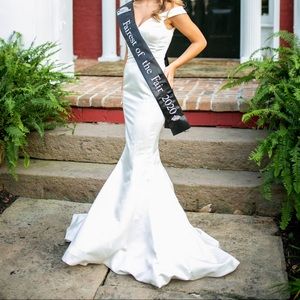 White Jovani 00 gown